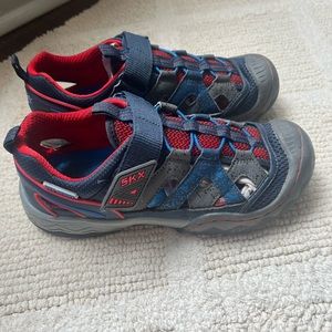 SKECHERS- boys- size 3